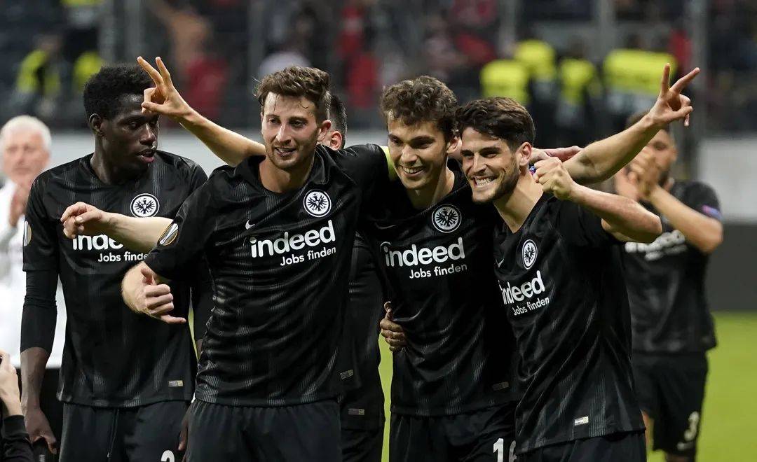 沙尔克客场大胜法兰克福，再添一场胜利